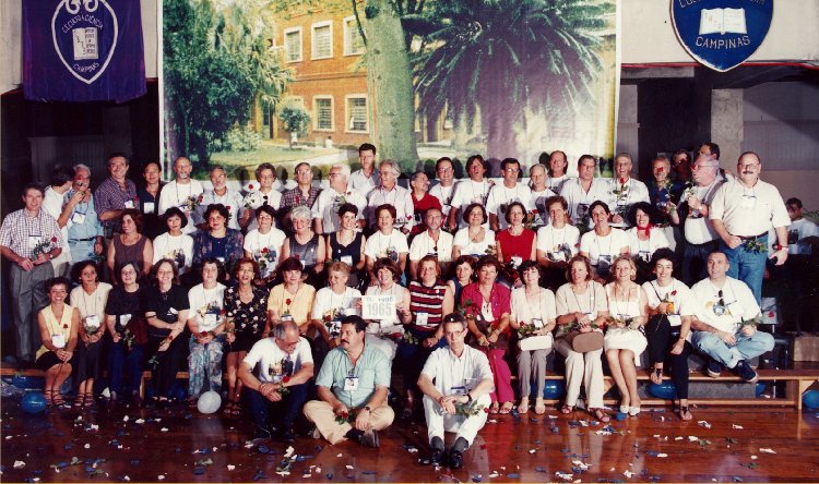 Clique para ampliar e passe o cursor sobre as pessoas.